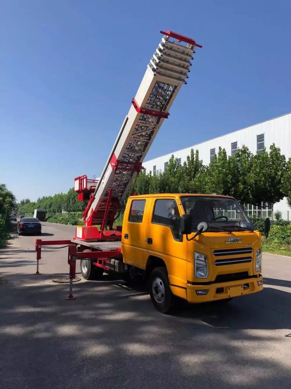 绍兴附近的云梯车出租服务：轻松解决高空作业需求