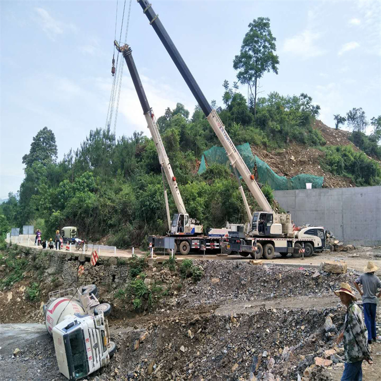 绍兴汽车掉沟里叫吊车救援要多少钱
